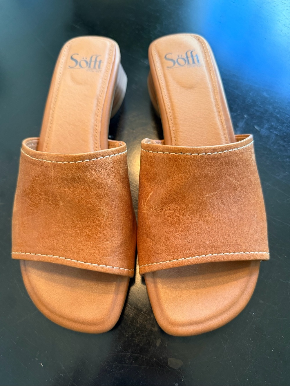 Soft Sahara Heeled Slide. Size 8.
